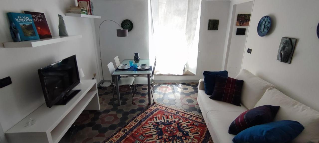Ideale Per Escursionisti, A Pochi Minuti Dal Mare E Dalle Falesie- Casa Celeste Cisano sul Neva Exterior photo